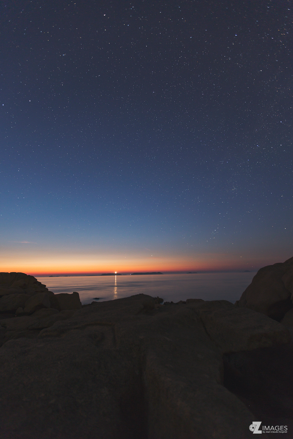 Le phare des Sept-Îles se montre