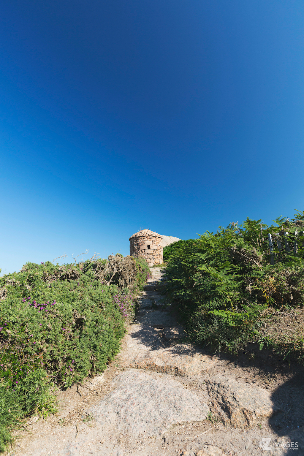 Tour de guet sur le sentier des douaniers