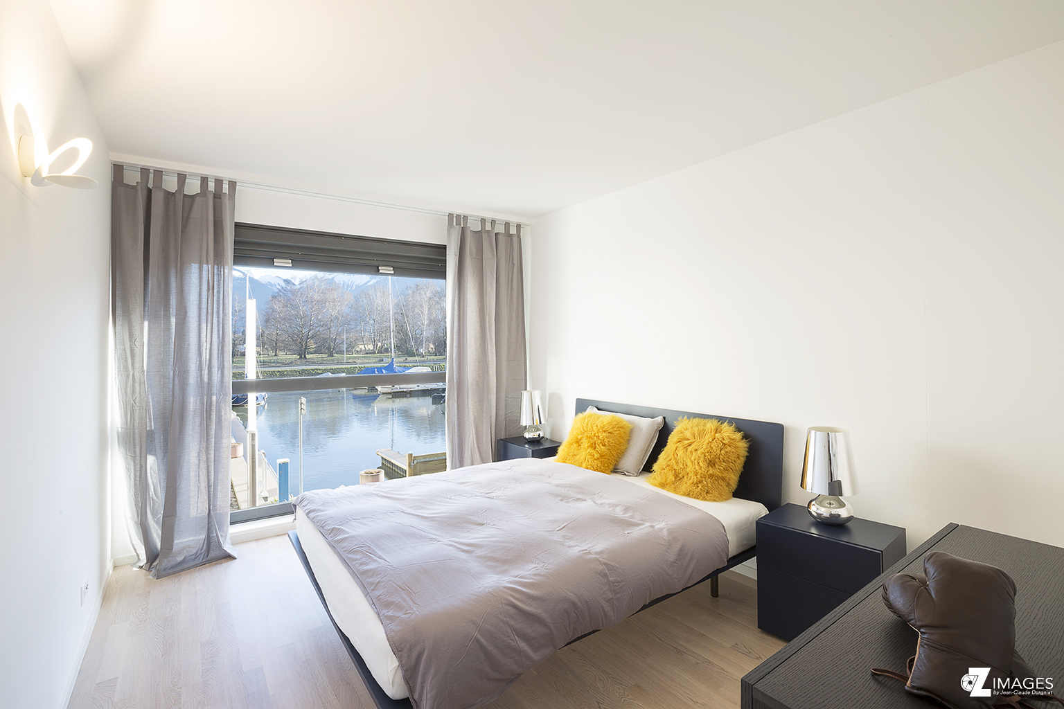 Chambre à coucher avec vue sur le port